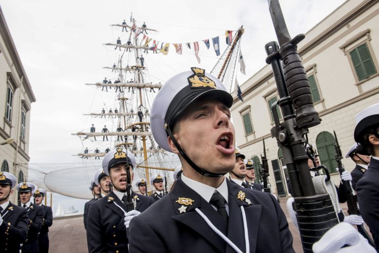 Marina Militare Giurano Gli Allievi Dell Accademia Navale Foto